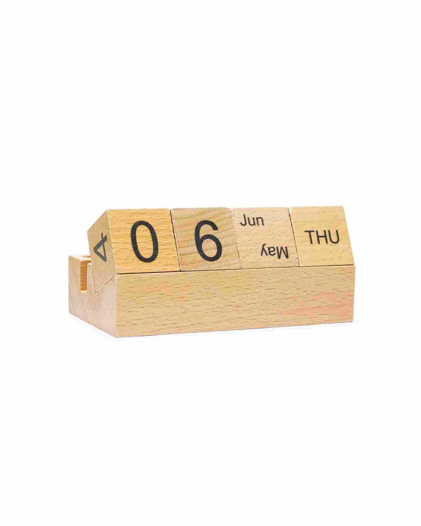Labeka - Bamboo Desk Calendar