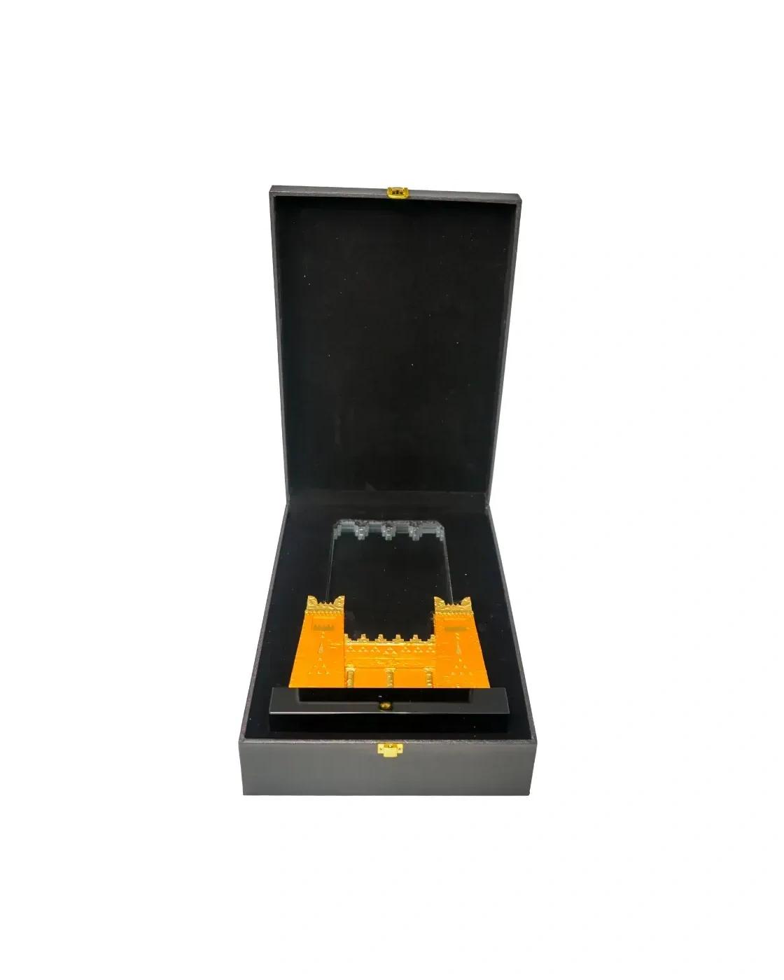 Dabeko - Castle Design Crystal Award in Black Presentation Box